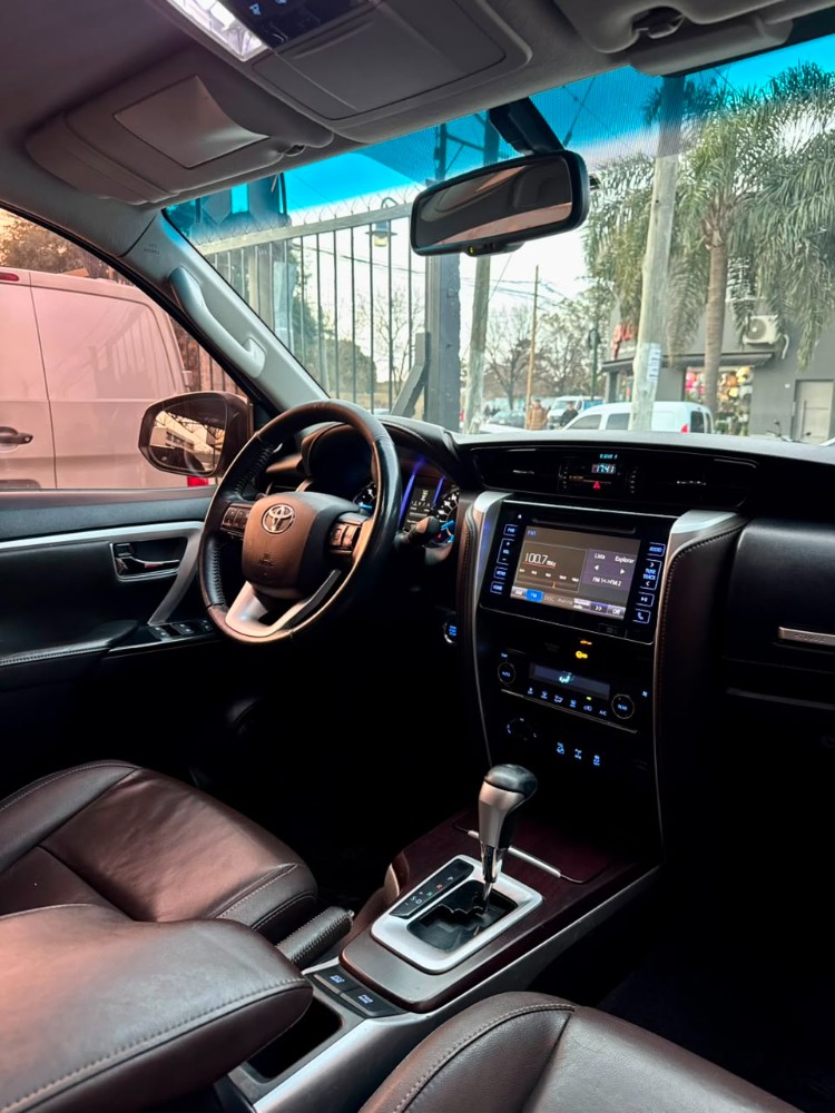 Toyota SW4 SRX 2.8 AT 7 ASIENTOS — foto 15